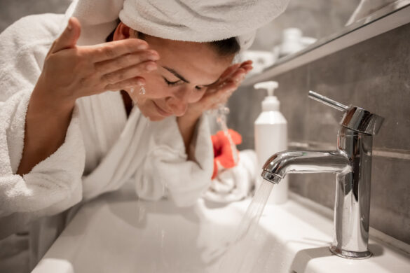 Should I Wash My Face With Cold Water or Hot Water