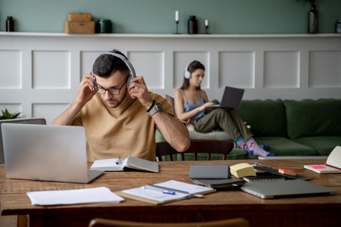 How Hybrid and Online Learning Supports Students in UK